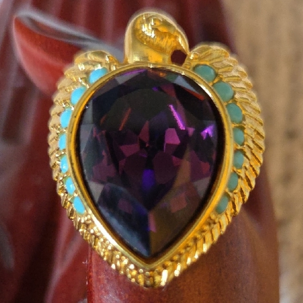 Vintage Elizabeth Taylor For Avon Egyptian Gold Plated Falcon Ring